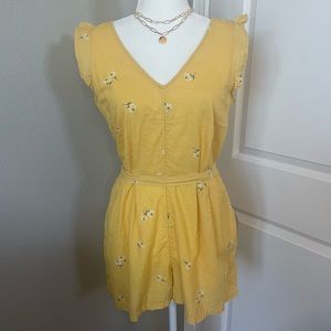 Old Navy beautiful yellow skort great condition size S